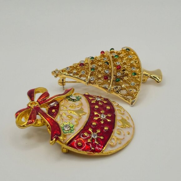 Christmas Brooch 2PC Set Gold Tone Red Enamel Holiday Festive Tree Ornament Snow - Picture 7 of 11